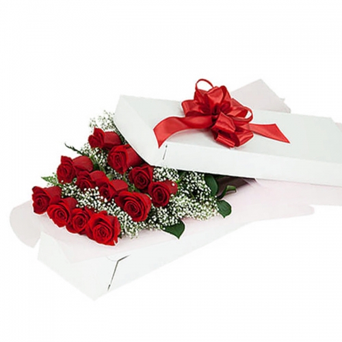 11 красных роз в коробке "Удивительный сюрприз"